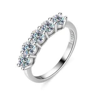 S925 Silber Fünf-Stein Ring mit glänzendem Moissanit minimalistischer Damenschmuck