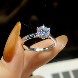 Klassischer Solitärring mit sechs Krappen und funkelndem Moissanit Diamant Silber Ring für Frauen
