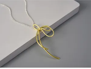 Collier chaîne en argent S925 minimaliste avec pendentif nœud doré abstrait, bijou tendance.