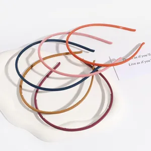 Matte plastic thin headbands with teeth, solid color anti-slip hair hoops set for daily wear.