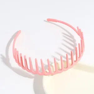 Pink plastic tooth hair headband, non-slip daily hair hoop accessory for women detail view.