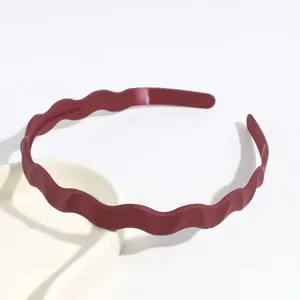 Serre-tete ondule en plastique de couleur unie accessoire de cheveux minimaliste quotidien