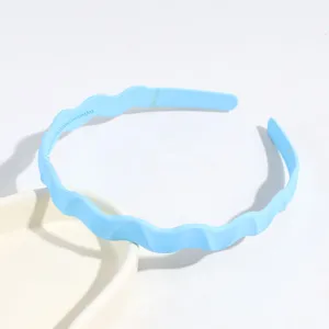 Serre-tête ondulé en plastique bleu clair accessoire de cheveux simple détail chic vue