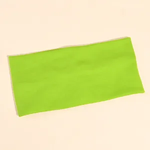 Fascia per capelli in maglia tinta unita vista dettagliata, fascia sportiva per yoga e trucco.