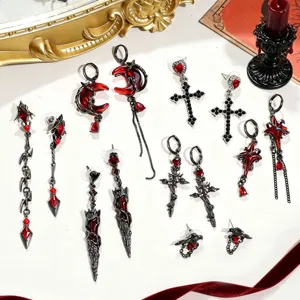 Gothisch Dunkle Zinklegierung Strass Ohrringe Kreuz Stern Mond Herz Rabe Dolch Ohrstecker Für Damen Herren Punk Retro Schmuck Geschenk