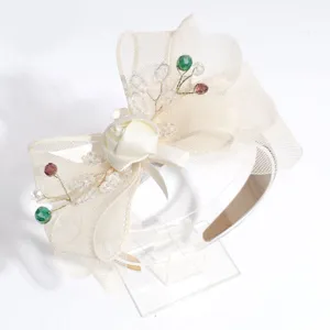 Elegantes cremeweißes Netz-Schleifen-Haarband mit Satinblume und Perlen für besondere Feste.