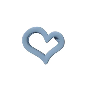 Pinza de pelo azul mate en forma de corazón, accesorio de pelo elegante y versátil para diario.