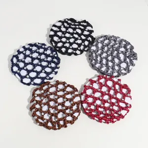 Strass Haarnetz Dutt-Abdeckung Detail, elegantes geflochtenes Haaraccessoire für Arbeit und Alltag.