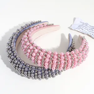 Ampia fascia per capelli con perle e sfere metalliche, elegante cerchietto per donne e ragazze.