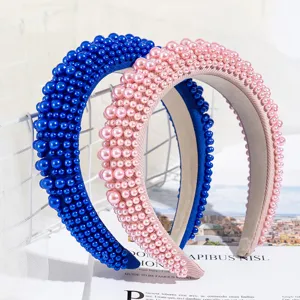 Cerchietto con perle largo imbottito alto corona accessorio moda vista di dettaglio