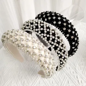 Ampia fascia per capelli con perle e strass, cerchietto alla moda elegante accessorio donna.