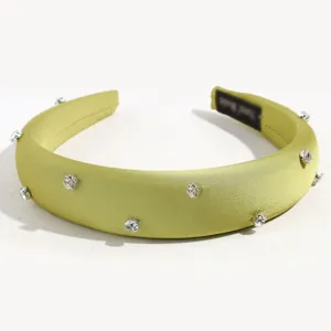 Serre-tête rembourré en satin jaune avec strass pour femme, accessoire cheveux chic.
