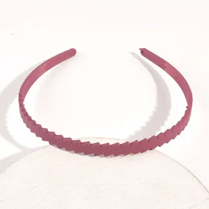 Cerchietto in plastica monocolore con dettagli a zig-zag, accessorio per capelli chic.