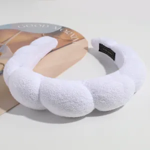 Wit wolk spons hoofdband voor vrouwen, gewatteerde haarhoepel voor dagelijkse mode en haarstyling.