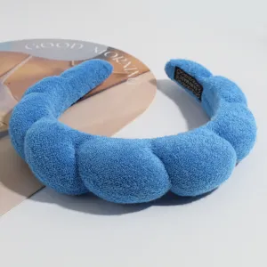 Blauwe wolk haarband zachte spons haarhoepel make-up haaraccessoire gedetailleerd overzicht.
