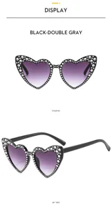Hermosas gafas de sol de corazon para ninos con diamantes de imitacion y lentes moradas.