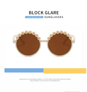Occhiali da sole rotondi per bambini con decorazione di margherite e protezione UV.