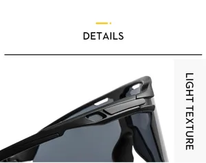 Gros plan détaillé montrant la monture noire élégante et la conception des lunettes.