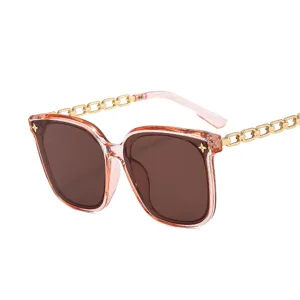 Occhiali da sole quadrati oversize con alla moda aste a catena dorata e montatura trasparente rosa.