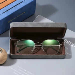 Boîte à lunettes anti-pression élégante avec lunettes optiques portables pour un usage.