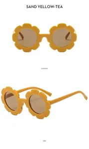 Detailansicht süßer Kinder Sonnenbrillen in Blumenform, sandgelbe Fassung, braune Gläser.