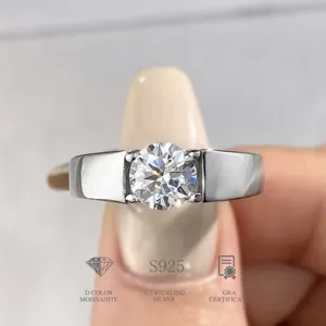 Klassischer 925 Silber Herrenring mit brillantem D Farbe Moissanit Stein für Hochzeit und Alltag.