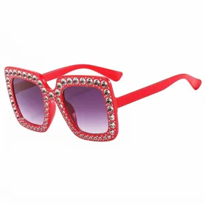 Rode vierkante strass zonnebril voor dames, oversized disco vintage mode zonnebril.
