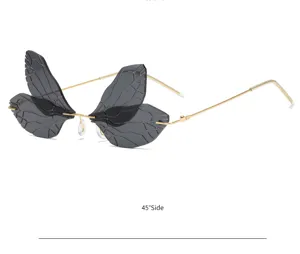 Modische rahmenlose Schmetterlingsflügel-Sonnenbrille mit goldenen Metallbügeln für Damen.