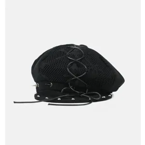 Schwarze Punk Gothic Baretthut mit Leder Schnürsenkeln und Metall Nieten Nieten Chic