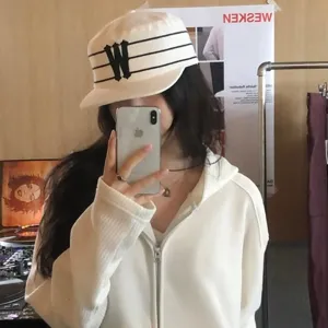 Korean style white corduroy flat top cap with letter W embroidery and stripes, street fashion hat.