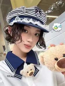 Chapeau marin rayé de style japonais avec dentelle et étoile pour un look streetwear doux et cool.