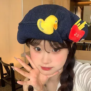 Bonita boina de mezclilla para mujer con divertidos parches de felpa de pato y papas, sombrero.