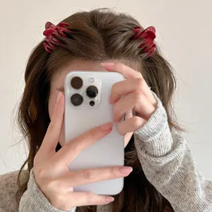 Rote glänzende Mini Haarklammer für Pony und Seitenhaar süßes Mode Haaraccessoire stilvoll