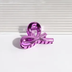 Lila metallische Haarklammer, stilvolles Schleifen-Design Mini-Haaraccessoire für tägliches Styling.
