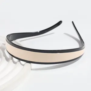Detail view of a stylish contrast color headband, minimalist hair hoop for daily wear.
