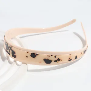 Elegant tortoiseshell headband, chic beige hair hoop with fashionable leopard print design for women.