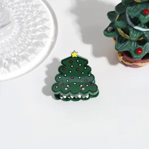 Vista dettagliata del grazioso fermaglio per capelli albero di natale con punti colorati.
