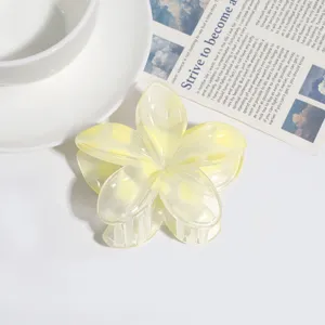 Cute yellow flower hair claw clip translucent resin aesthetic hair accessory for women styling