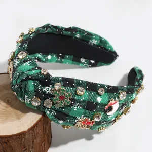 Grünes Weihnachtskarree-Haarband mit glitzernden Strasssteinen und Schneeflocken-Anhängern.