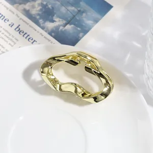 Gouden geometrische haarclip, onregelmatige wolk haaraccessoire voor dagelijkse damestyling.