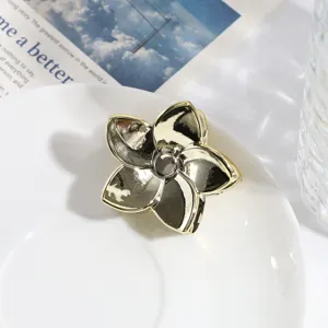 Elegante metalen bloem haarspeld klem met glanzende afwerking voor stijlvolle kapsels.