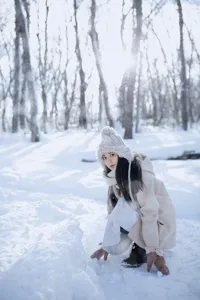 Accogliente cappello da trapper invernale in maglia con pompon e paraorecchie, caldo.