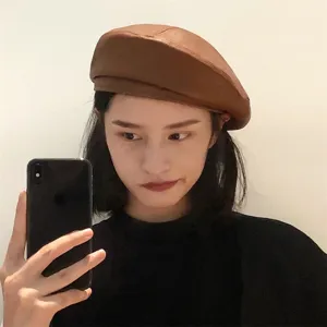 Classic brown PU leather beret hat for women, vintage British style chic painter cap.