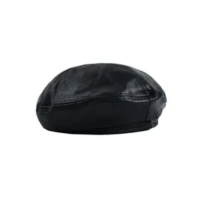 Classic black PU leather beret for women, vintage British style painter hat for spring and autumn fashion.
