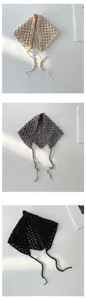 Detailansicht des gehäkelten Dreieckstuchs, Retro Strick Haarband mit praktischen Bändern.