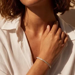 Elegant S925 silver moissanite infinity moebius bracelet, stunning fashion jewelry detail.