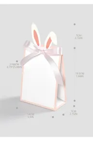 Detailansicht der Maße der weißen Hasenohr-Geschenktüte mit rosa Satinschleife