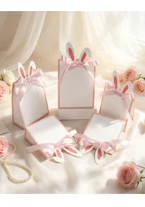 Detailansicht der Geschenktüten mit Hasenohren und Seidenbändern für Osterfeiern.