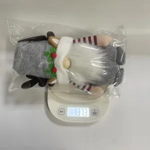 Medición detallada del peso de 137,3 g para el muñeco de peluche de gnomo de Navidad