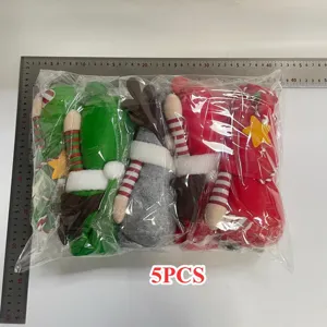 Set de cinco gnomos de peluche navideños en bolsa transparente con regla de medición